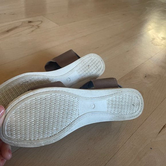 Women's Eileen Fisher Sandals Leather and Mesh with Velcro strap 7 1/2 US Tan - Picture 3 of 4